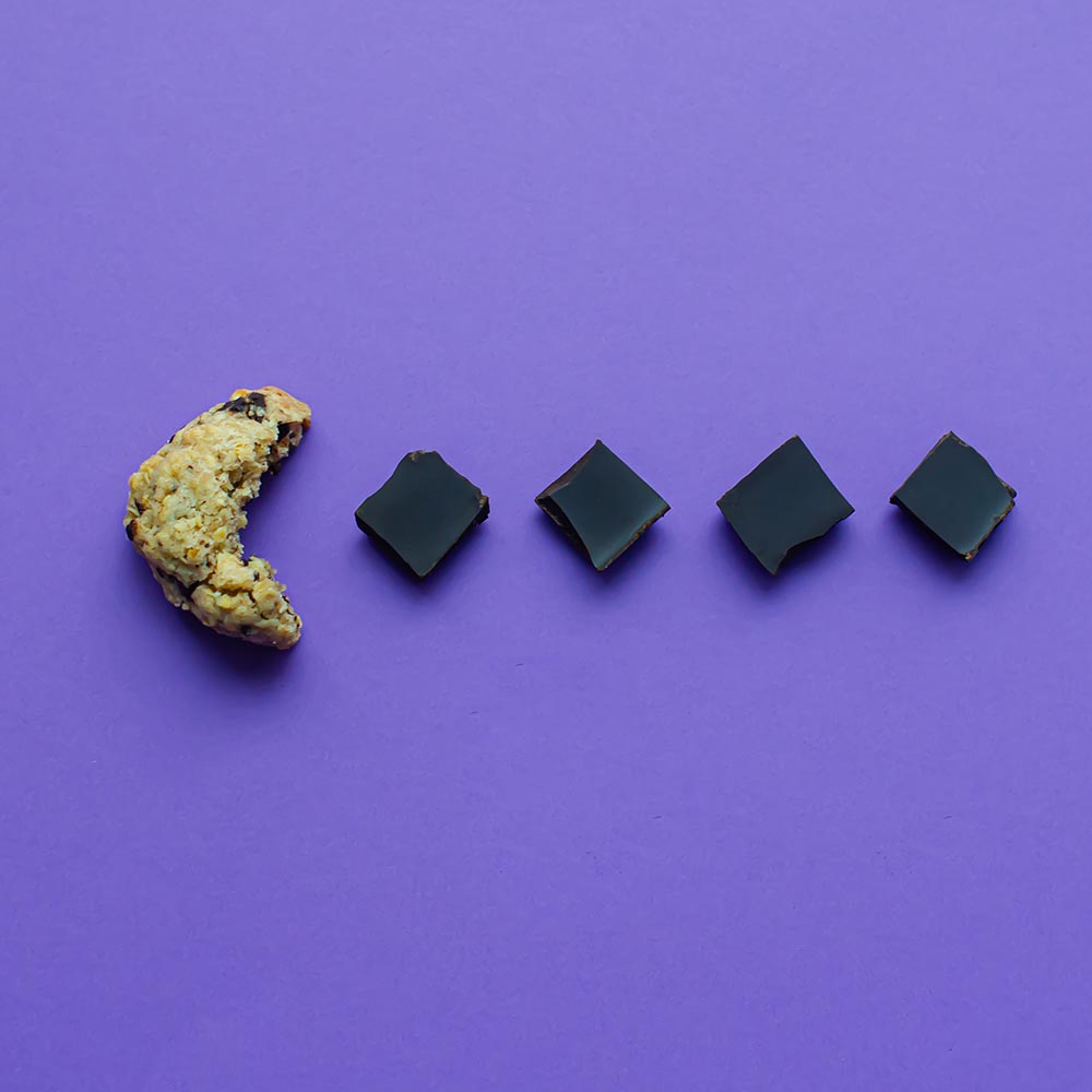 Cookie et carrés de chocolat évoquant pacman